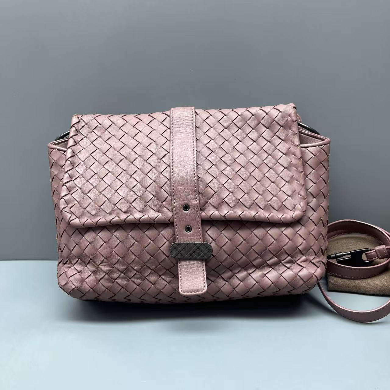 Bottega Veneta - Roma Crossbody Bag - Woven lambskin leather - Rose Pink - (Medium)