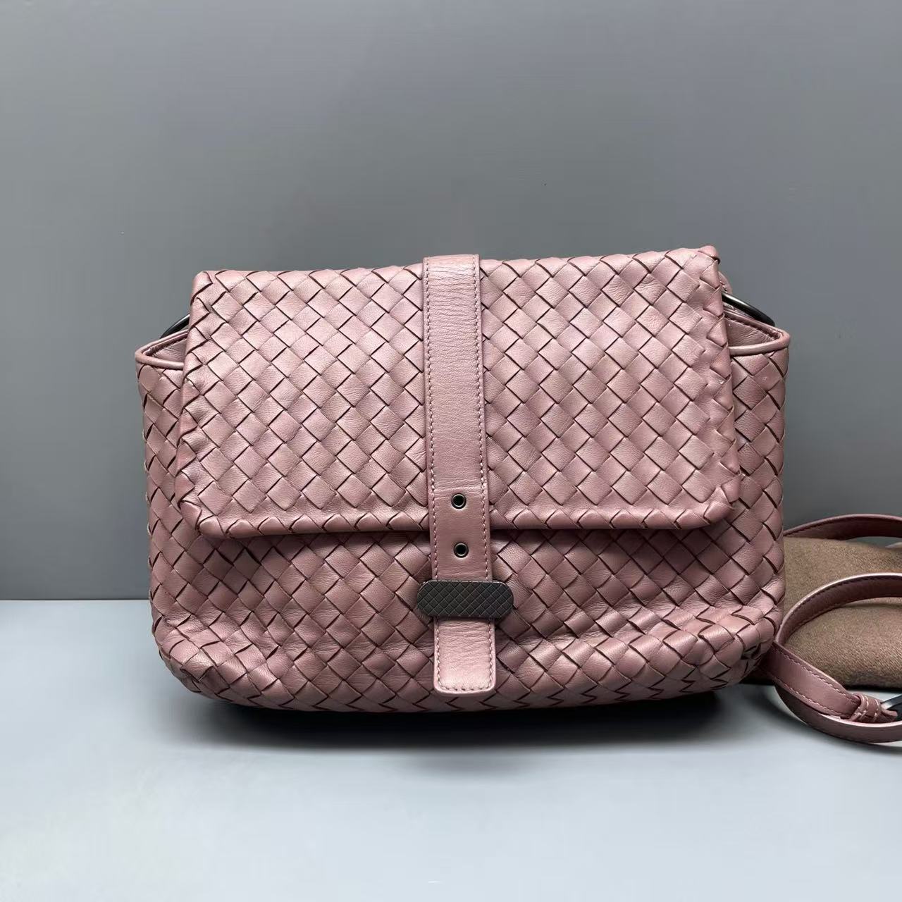 Bottega Veneta - Roma Crossbody Bag - Woven lambskin leather - Rose Pink - (Medium)
