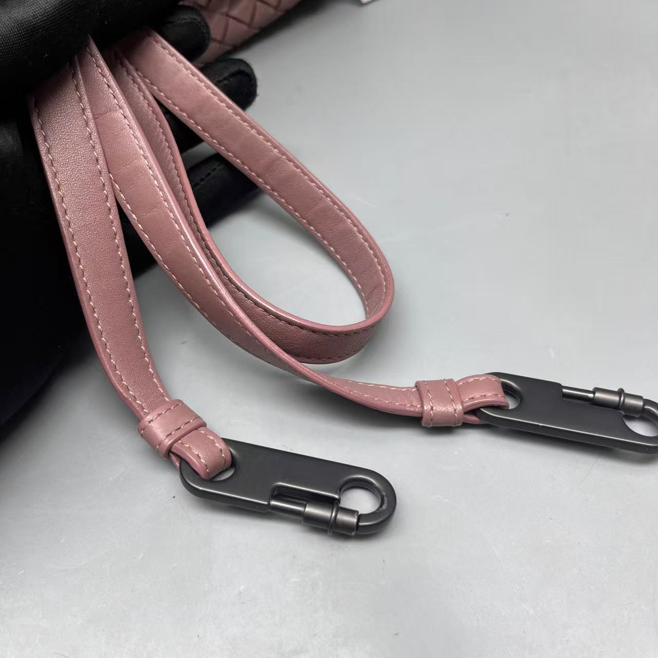 Bottega Veneta - Roma Crossbody Bag - Woven lambskin leather - Rose Pink - (Medium)