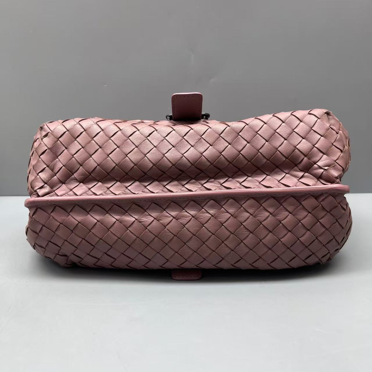 Bottega Veneta - Roma Crossbody Bag - Woven lambskin leather - Rose Pink - (Medium)