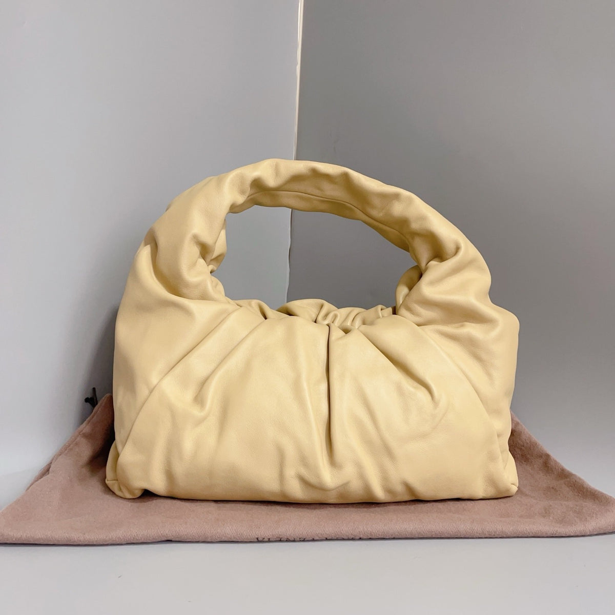 Bottega Veneta - Shoulder Pouch - Leather - Beige - (large)