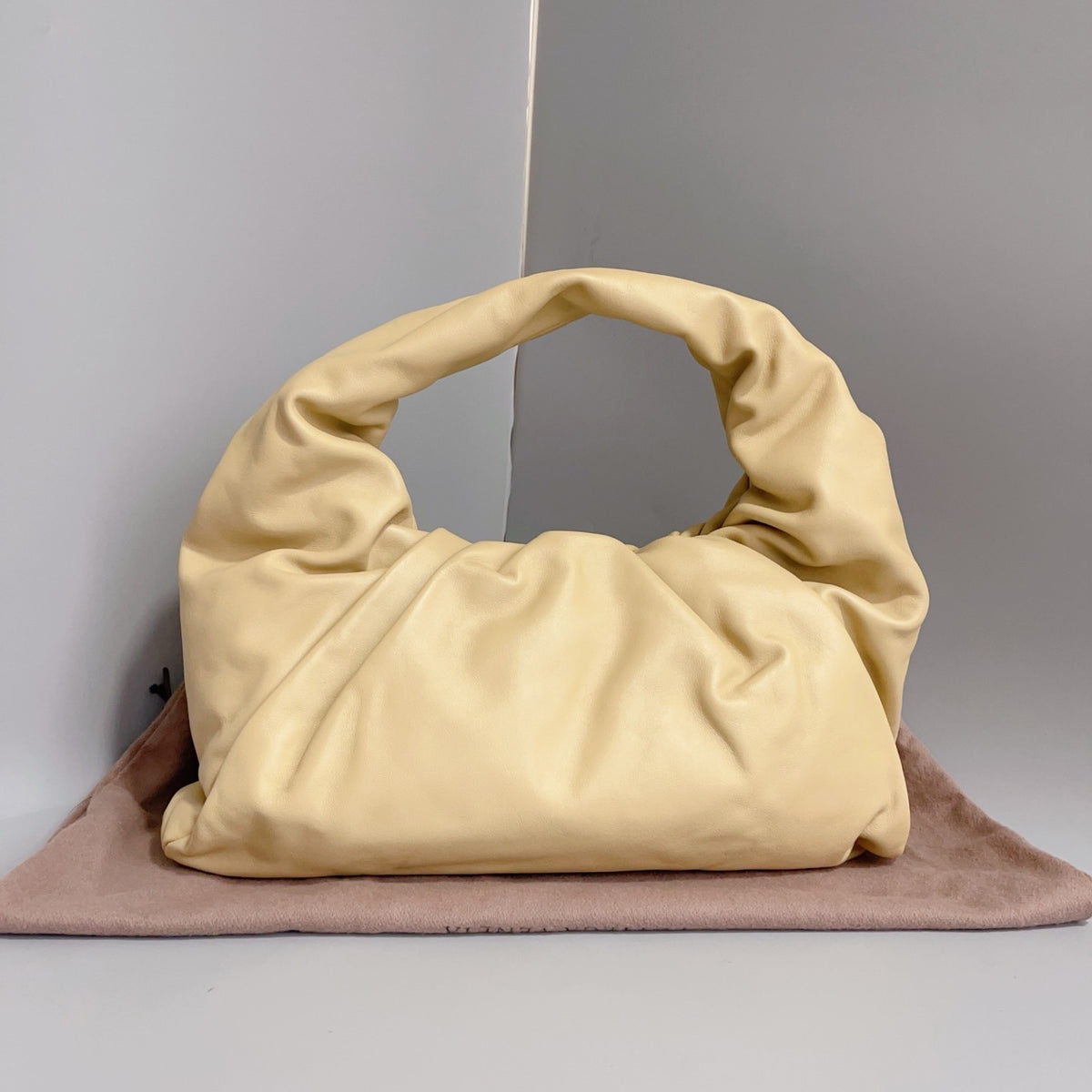 Bottega Veneta - Shoulder Pouch - Leather - Beige - (large)