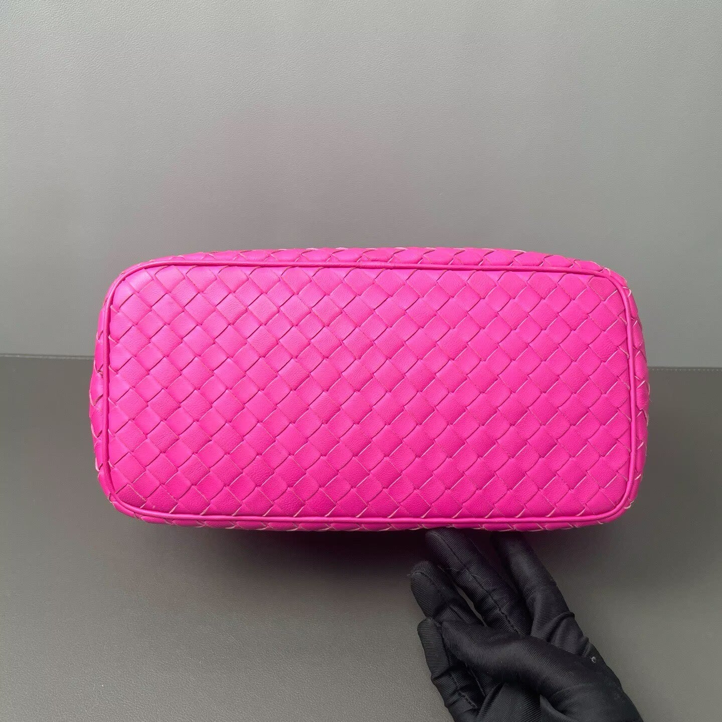 Bottega Veneta - Small Woven Hobo Bag - Lambskin leather - Pink - (Small)