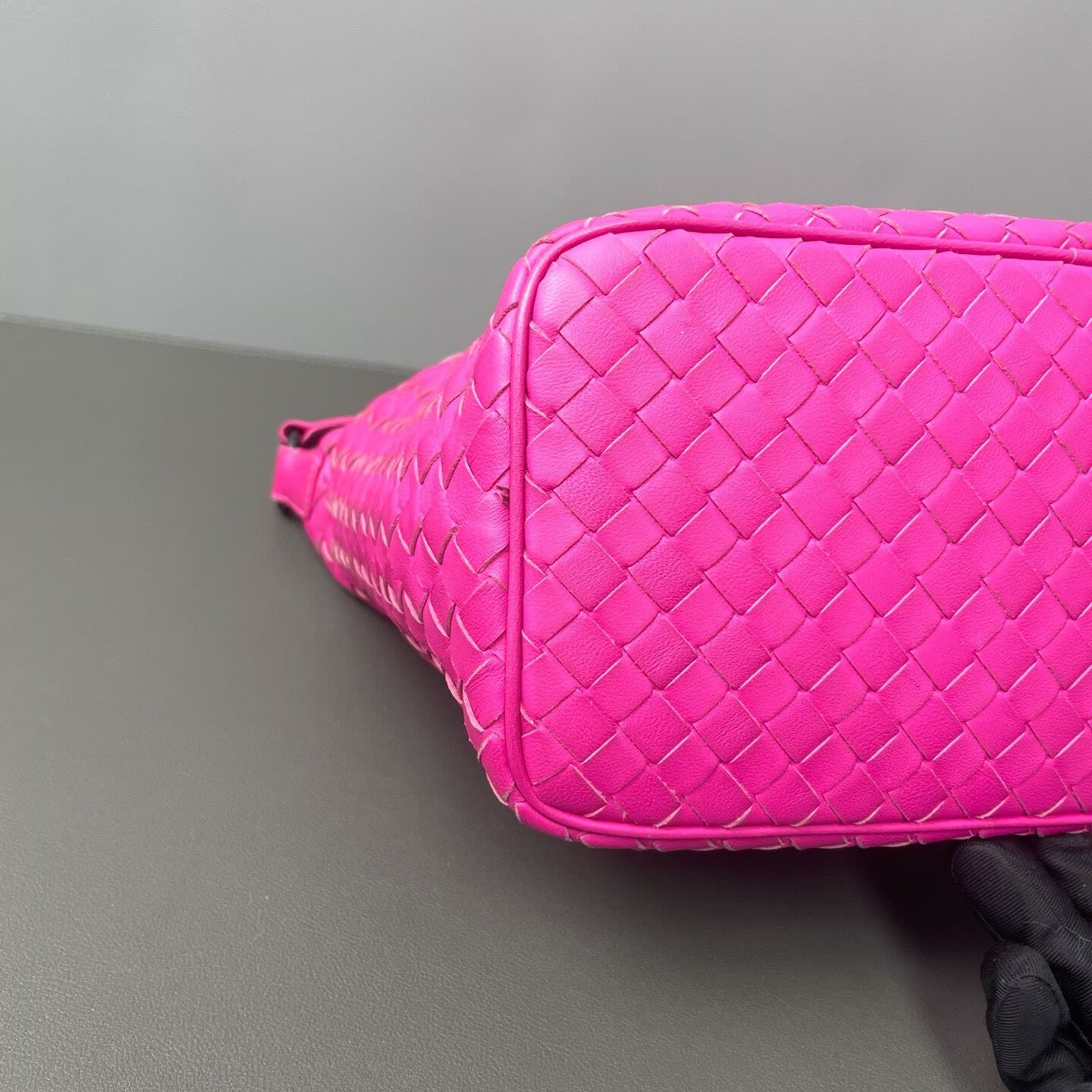 Bottega Veneta - Small Woven Hobo Bag - Lambskin leather - Pink - (Small)