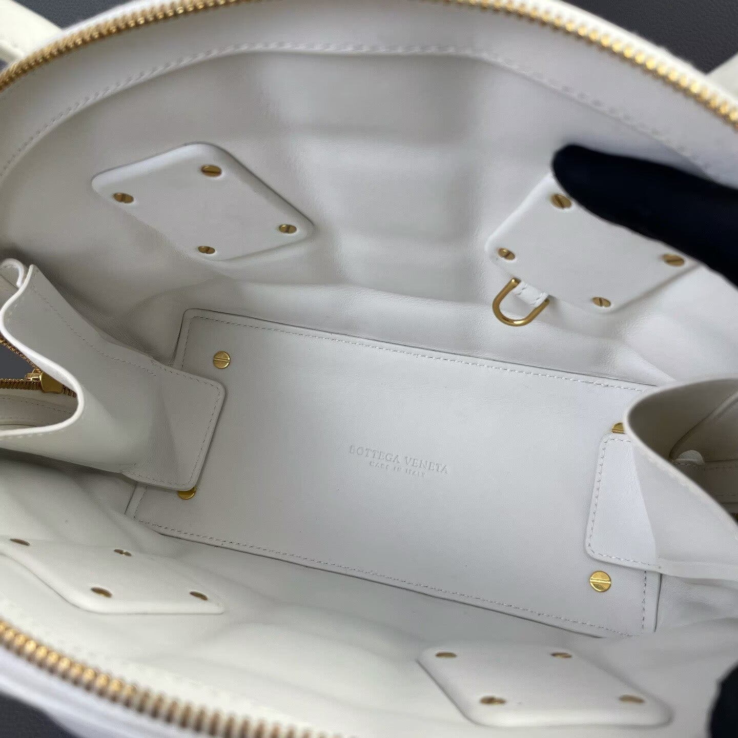 Bottega Veneta - Swoop Shell Bag - Calfskin leather - White - (medium)
