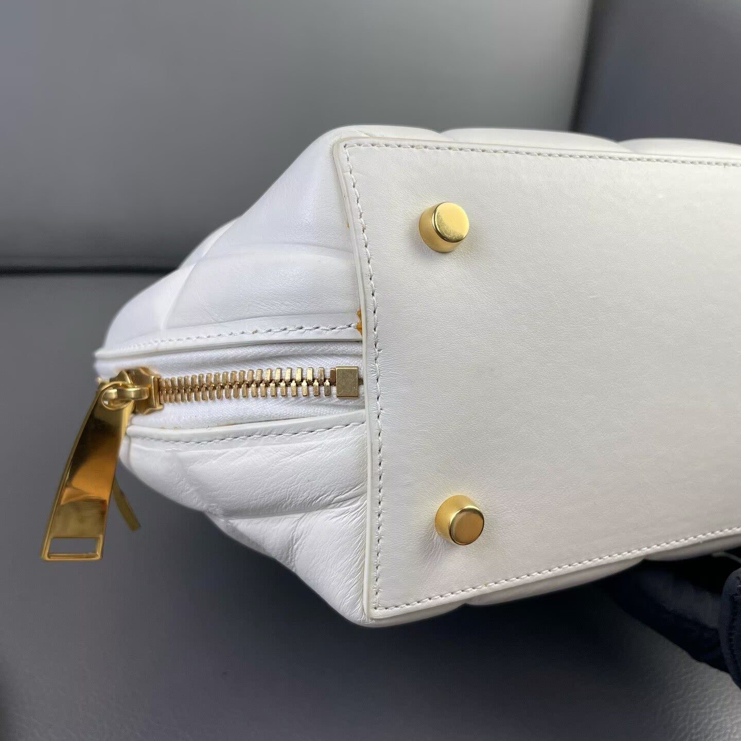 Bottega Veneta - Swoop Shell Bag - Calfskin leather - White - (medium)