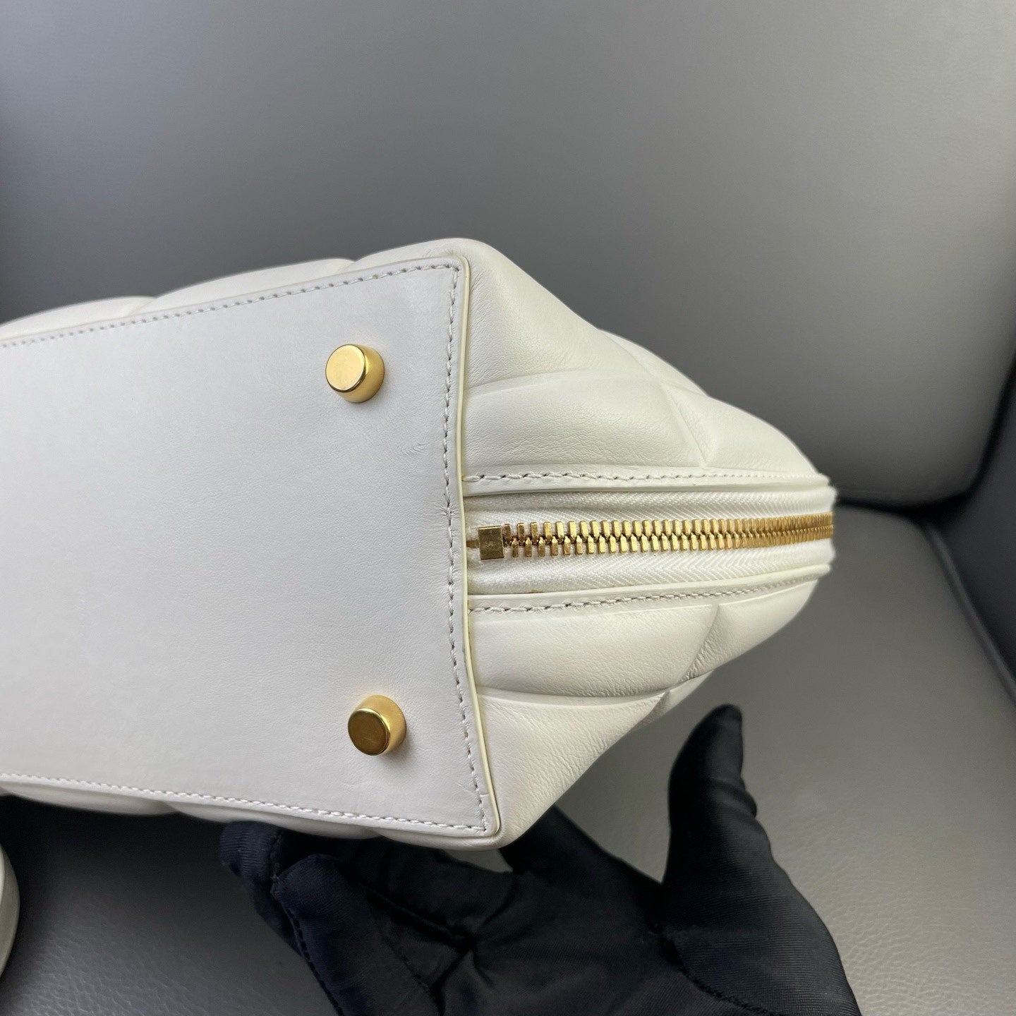 Bottega Veneta - Swoop Shell Bag - Calfskin leather - White - (medium)