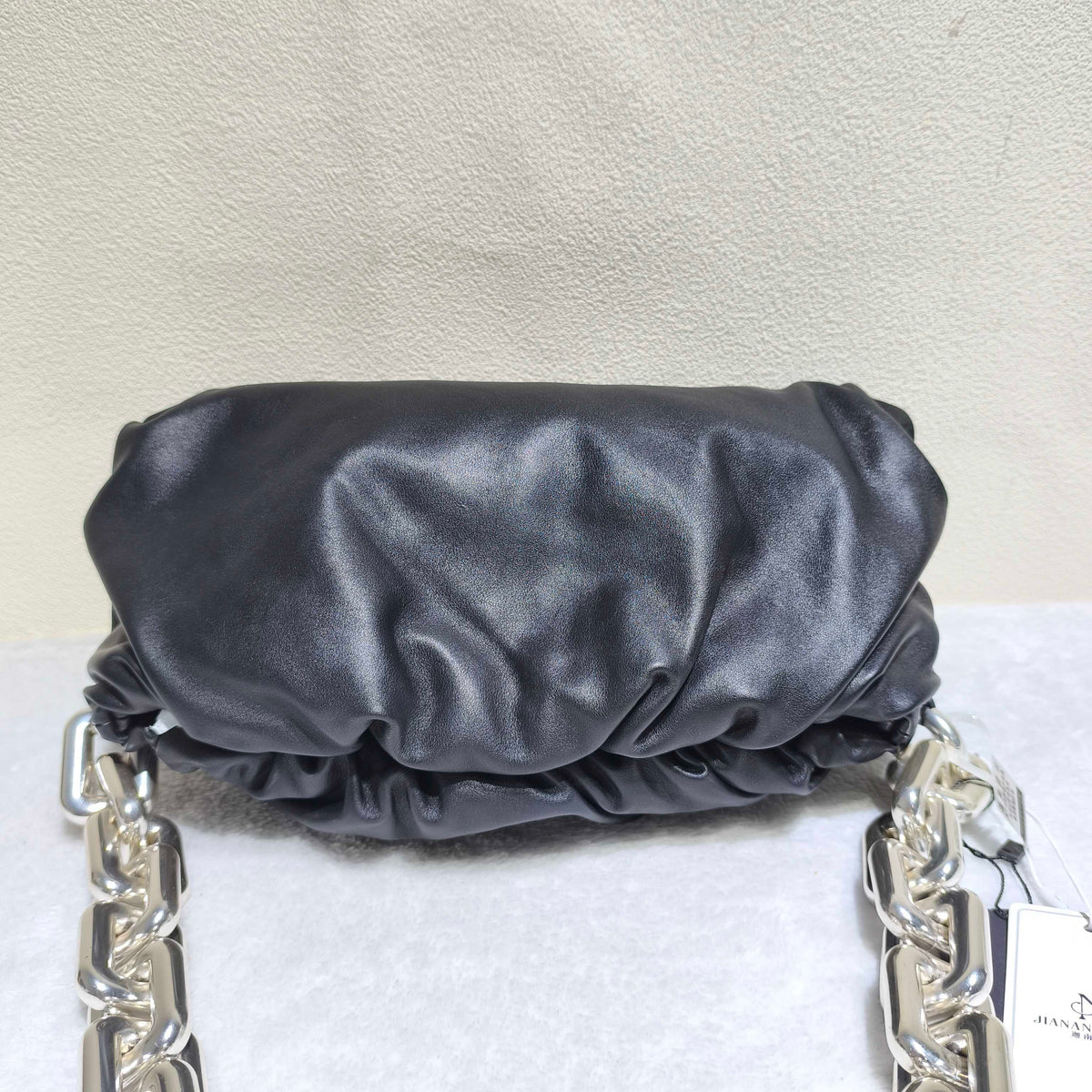 Bottega Veneta - The Chain Pouch - Leather - Black