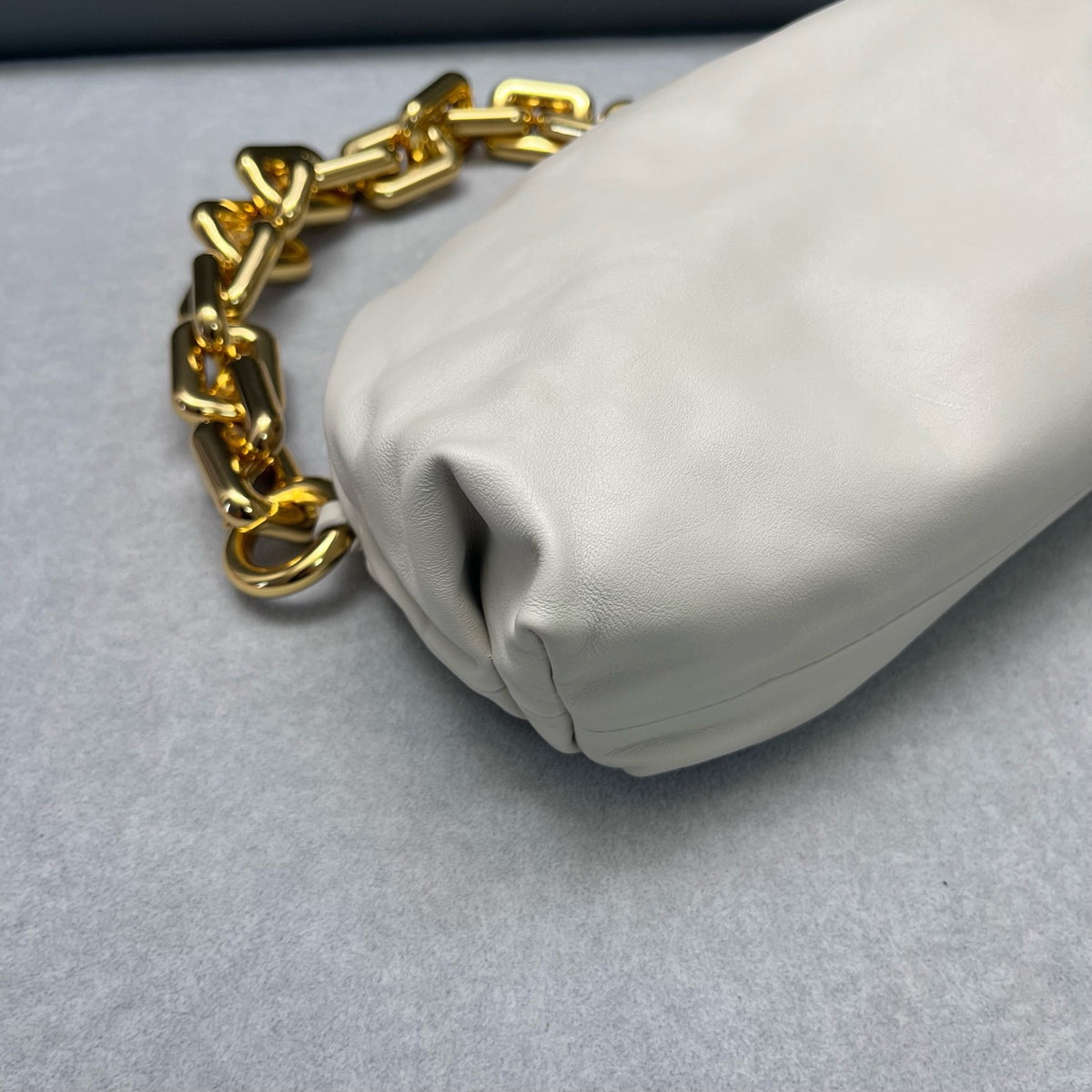 Bottega Veneta - The Chain Pouch - Leather - White - (Medium)