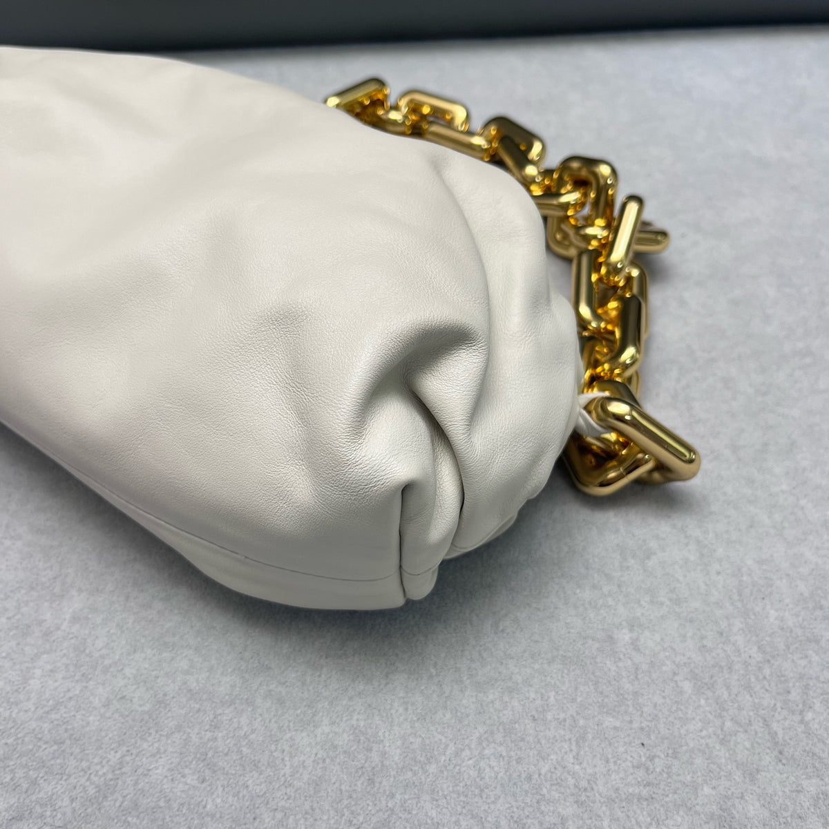 Bottega Veneta - The Chain Pouch - Leather - White - (Medium)