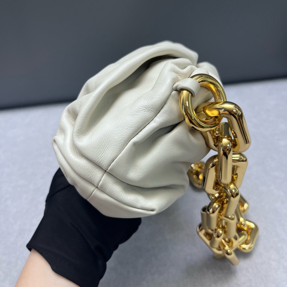 Bottega Veneta - The Chain Pouch - Leather - White - (Medium)