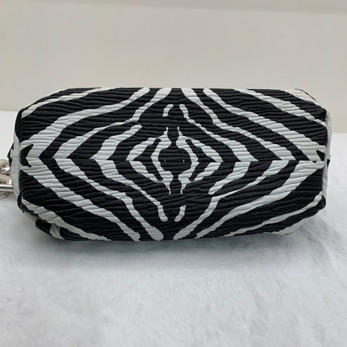 Bottega Veneta - The Pouch Chain - Leather - Black and White - (Medium)