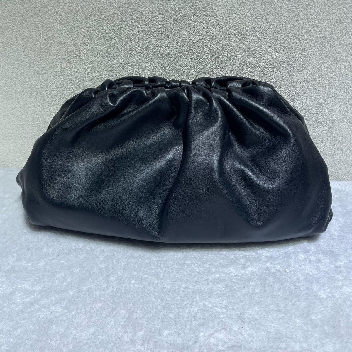 Bottega Veneta - The Pouch Large - Leather - Black - (large)