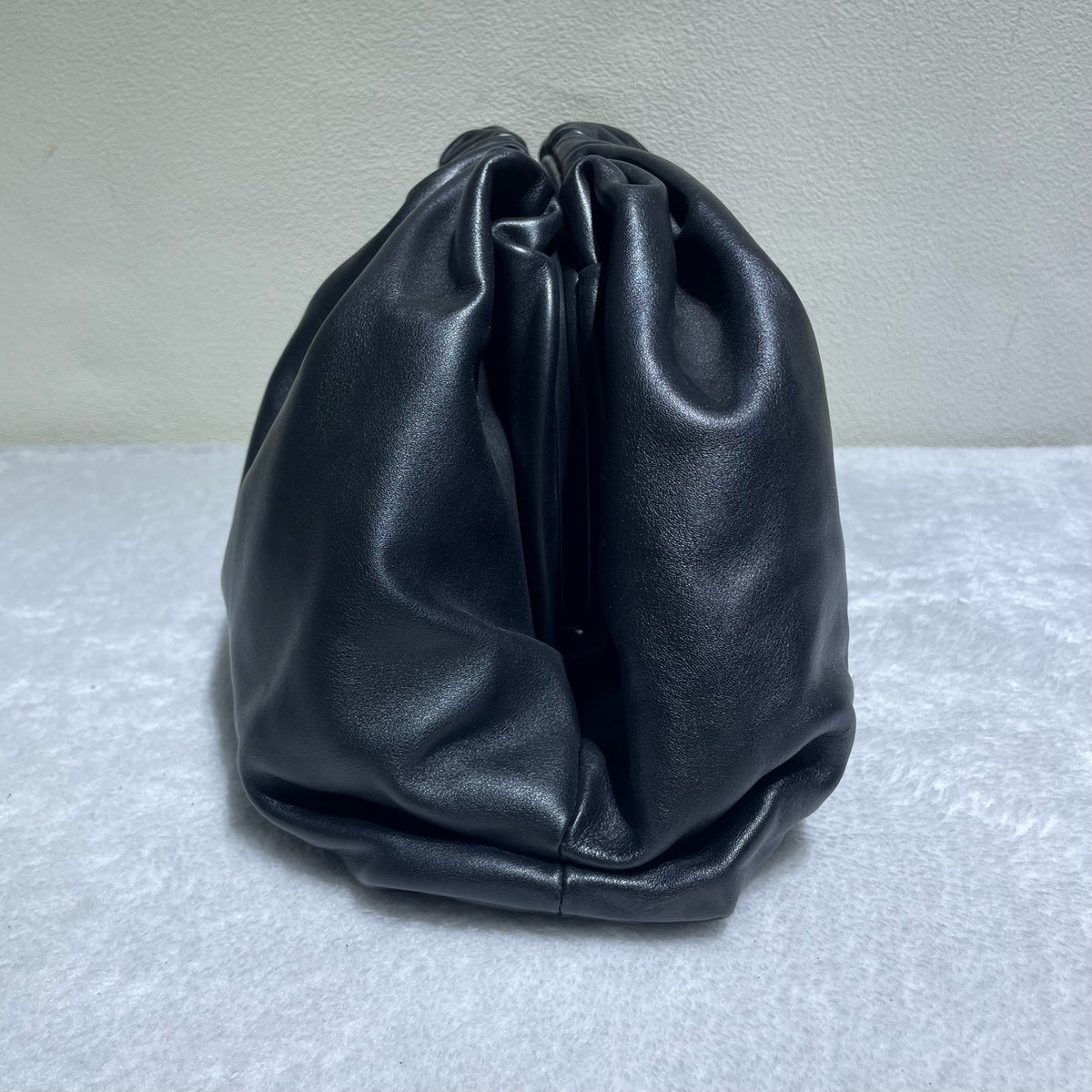 Bottega Veneta - The Pouch Large - Leather - Black - (large)