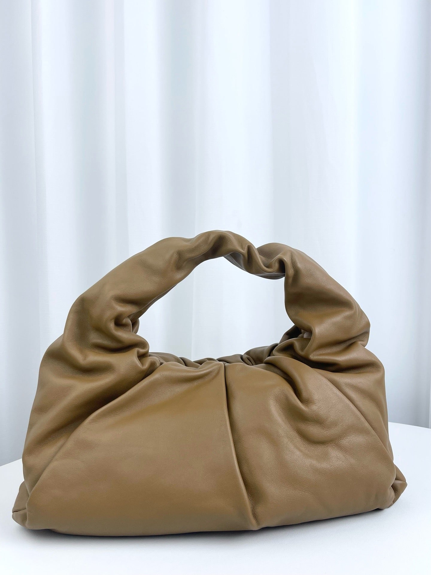 Bottega Veneta - The Pouch - Leather - Beige - (medium)