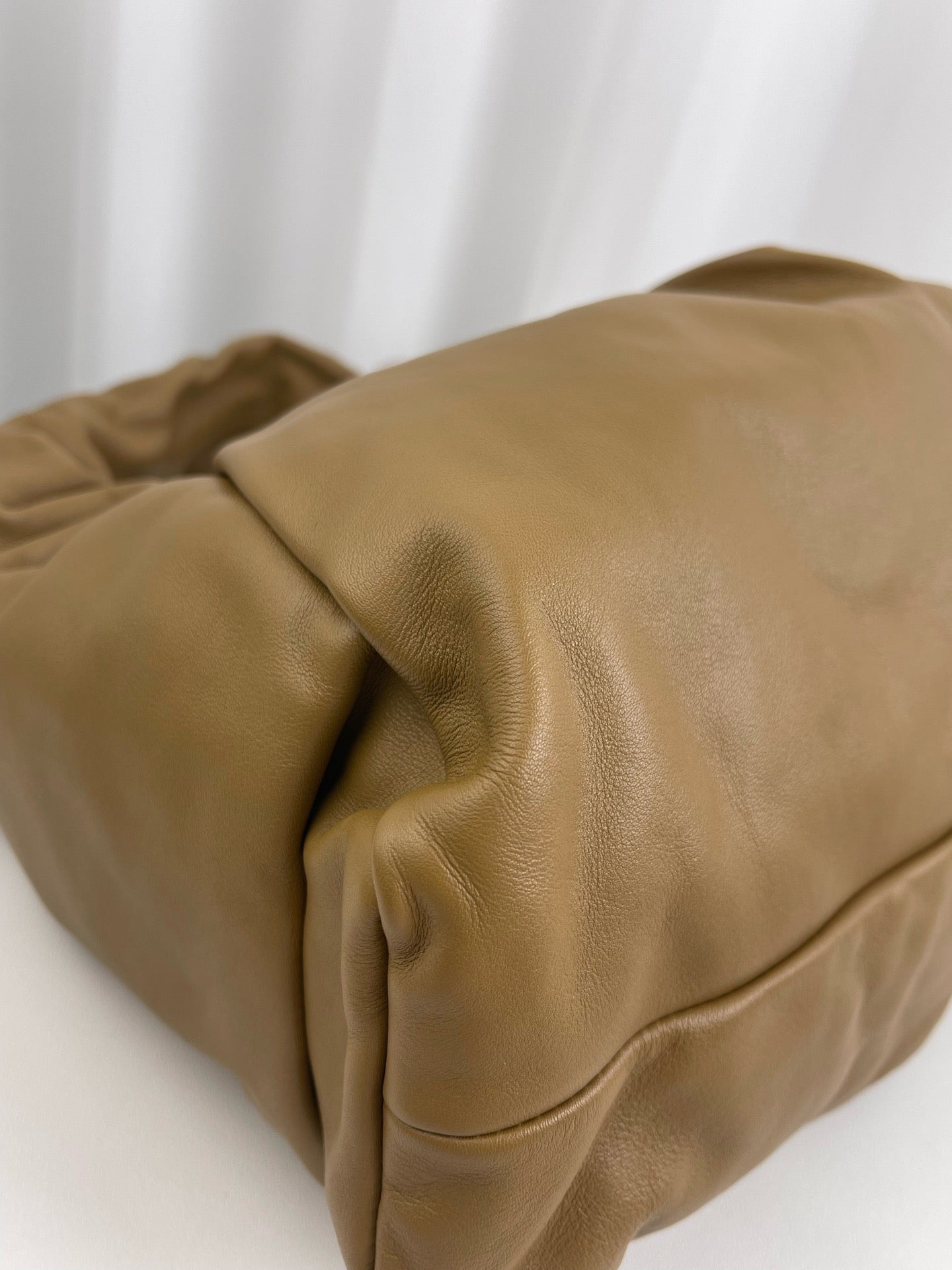 Bottega Veneta - The Pouch - Leather - Beige - (medium)