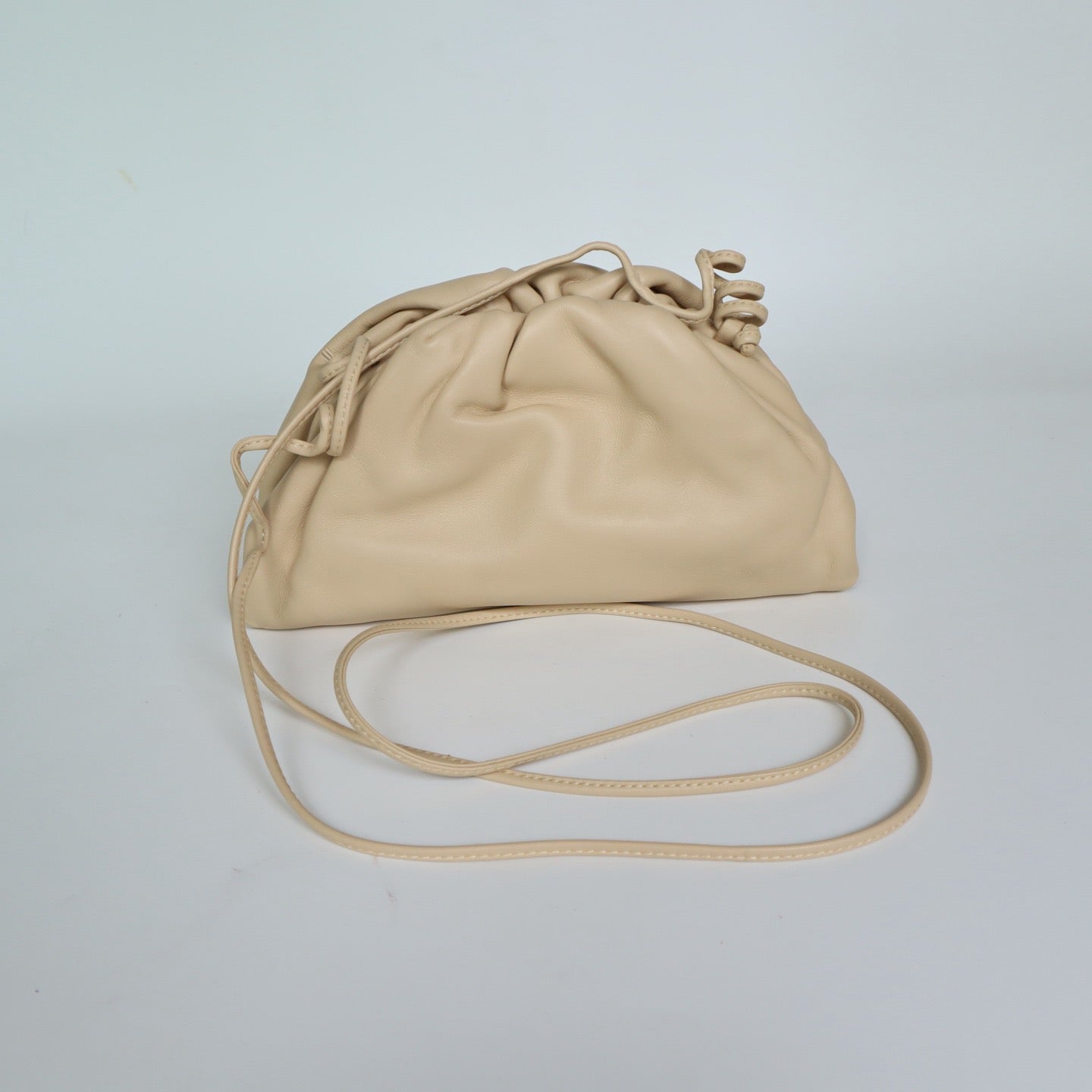 Bottega Veneta - The Pouch - Leather - Beige - (mini)