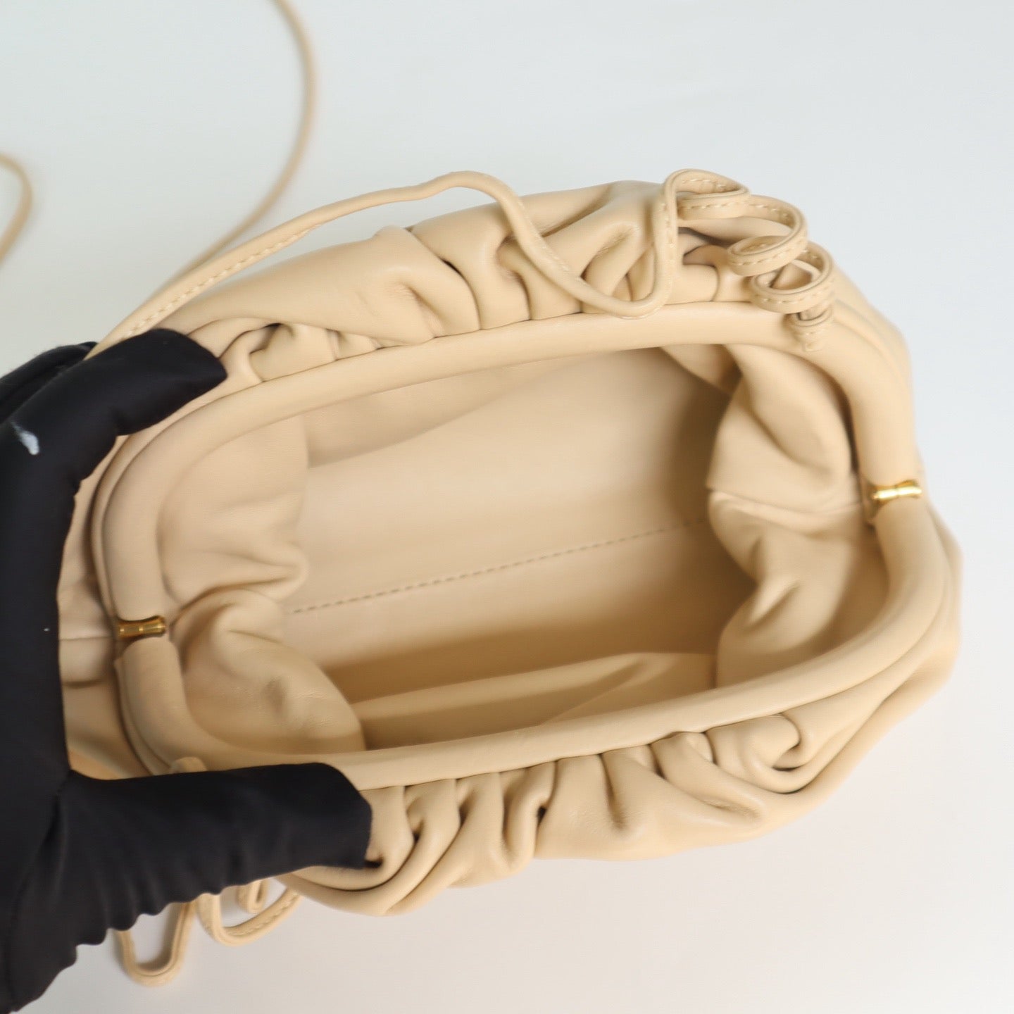 Bottega Veneta - The Pouch - Leather - Beige - (mini)