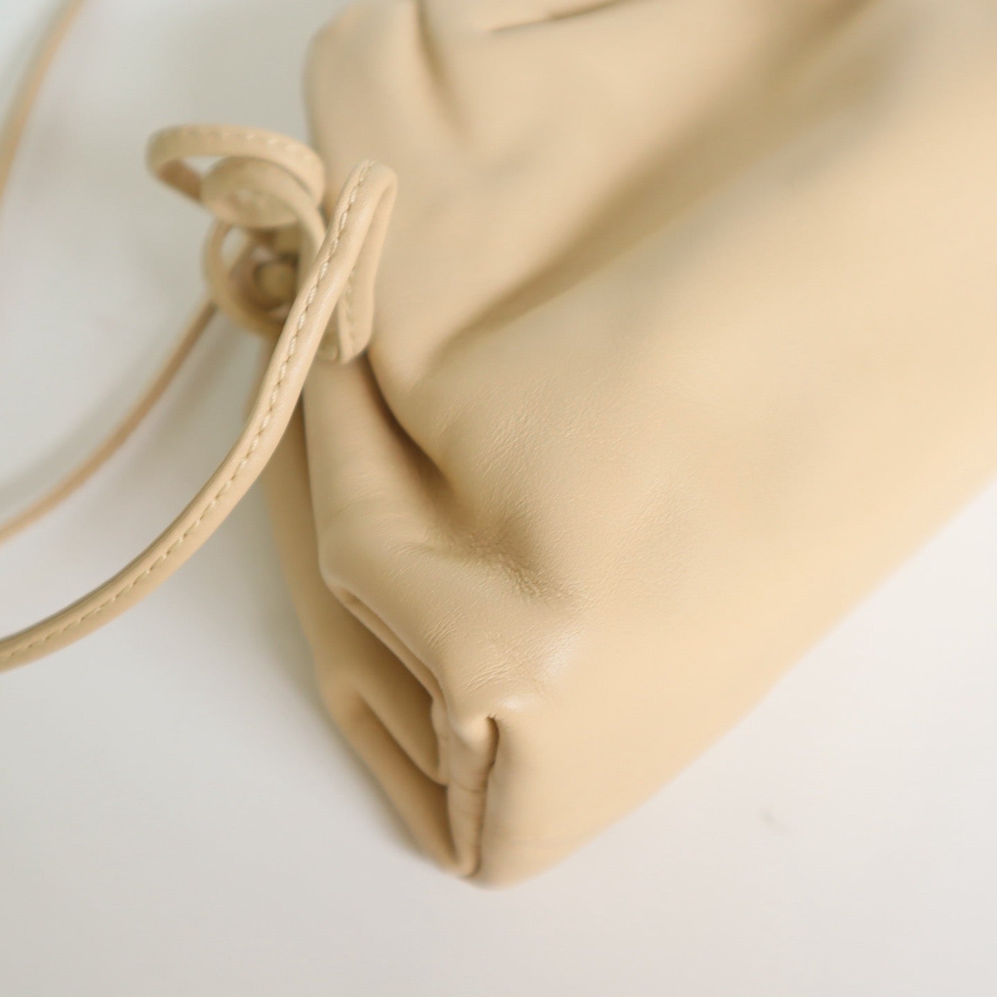 Bottega Veneta - The Pouch - Leather - Beige - (mini)
