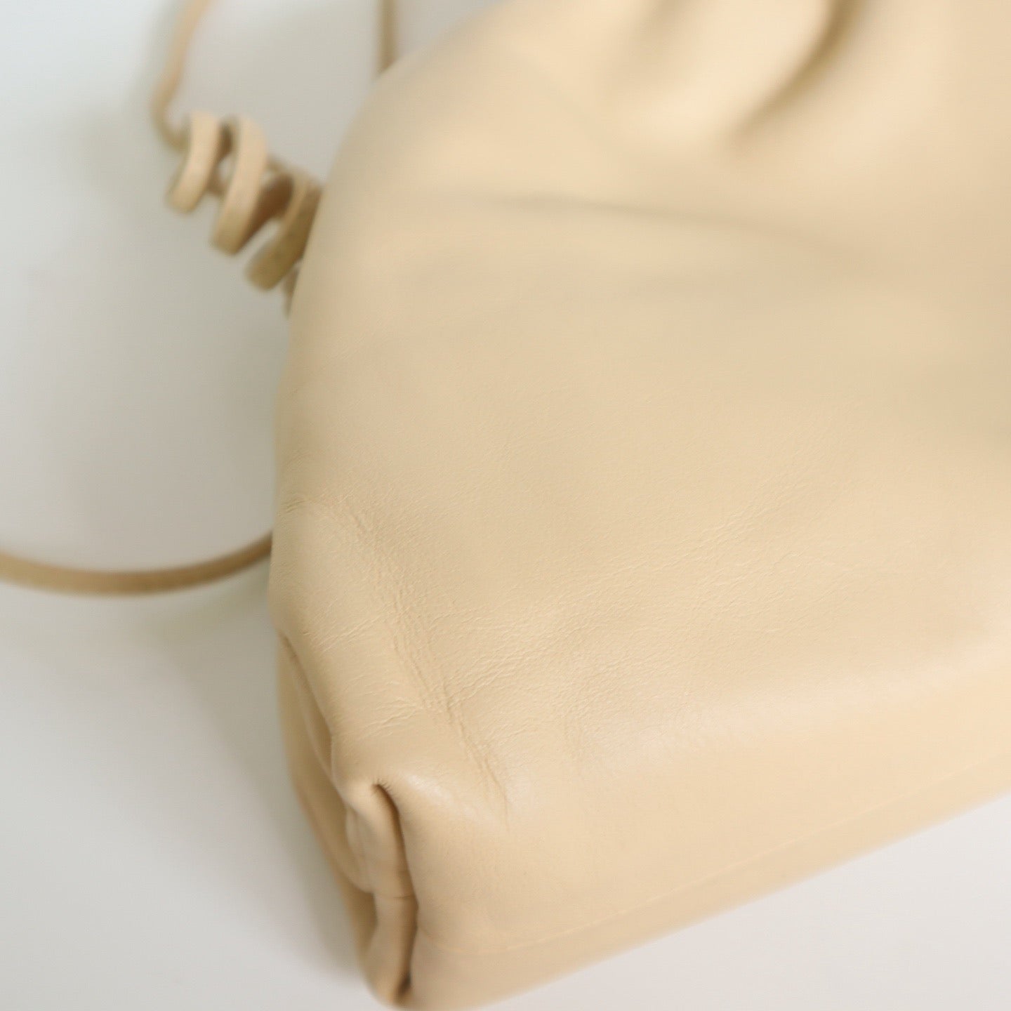 Bottega Veneta - The Pouch - Leather - Beige - (mini)