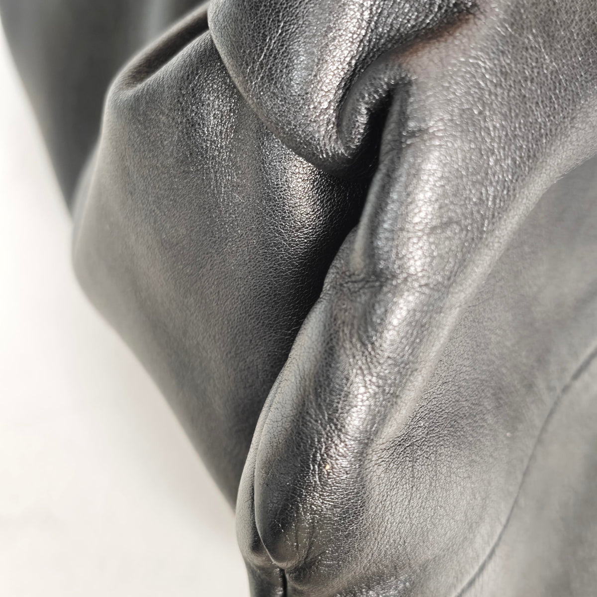 Bottega Veneta - The Pouch - Leather - Black