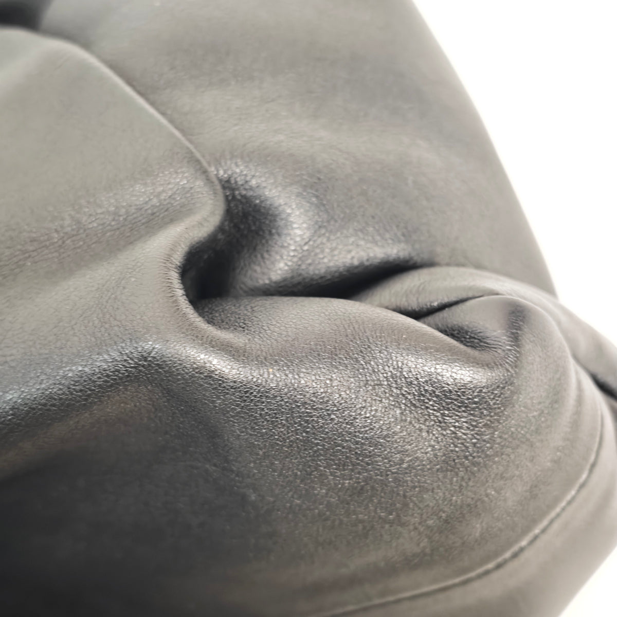 Bottega Veneta - The Pouch - Leather - Black