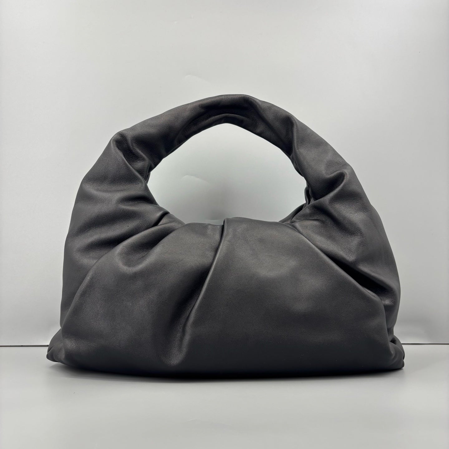 Bottega Veneta - The Pouch - Leather - Black - (medium)