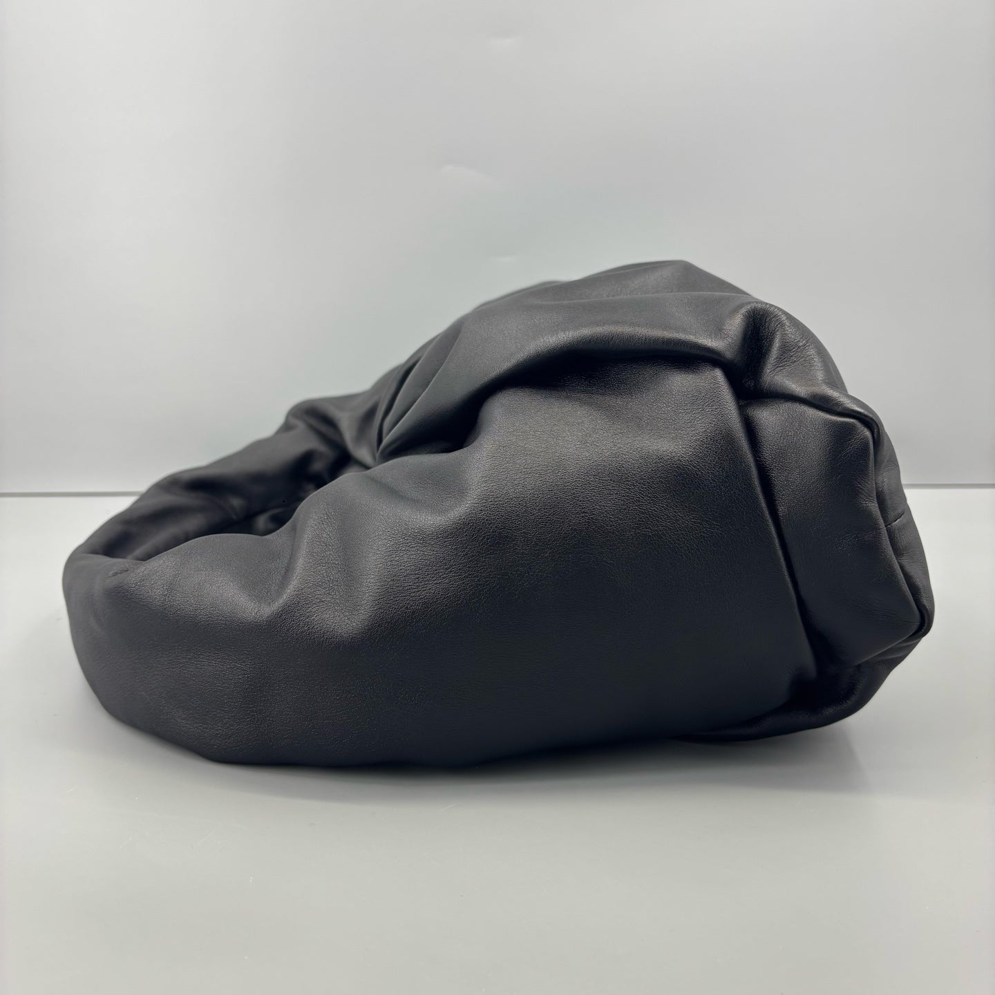 Bottega Veneta - The Pouch - Leather - Black - (medium)
