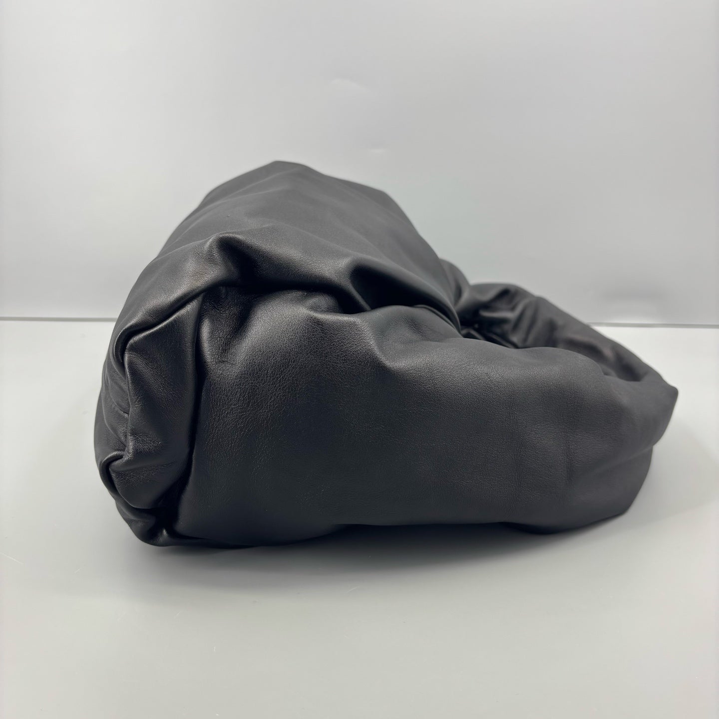 Bottega Veneta - The Pouch - Leather - Black - (medium)