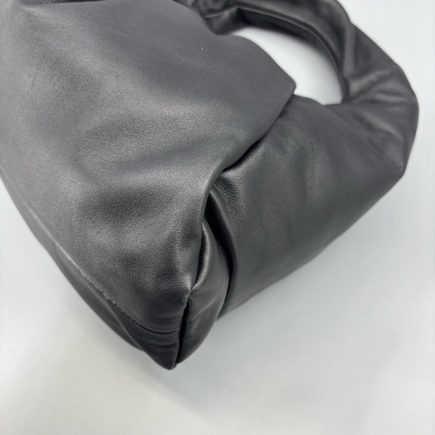 Bottega Veneta - The Pouch - Leather - Black - (medium)