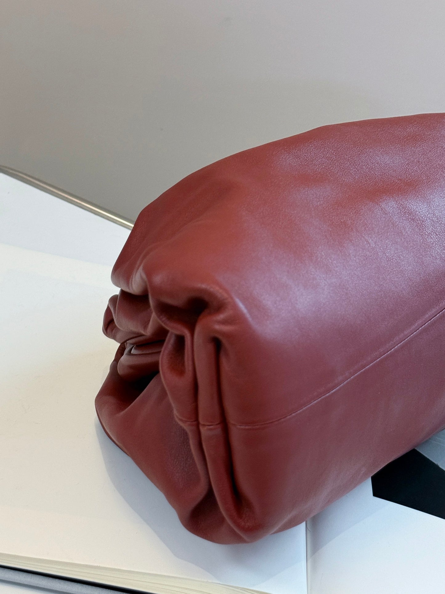 Bottega Veneta - The Pouch - Leather - Burgundy - (large)