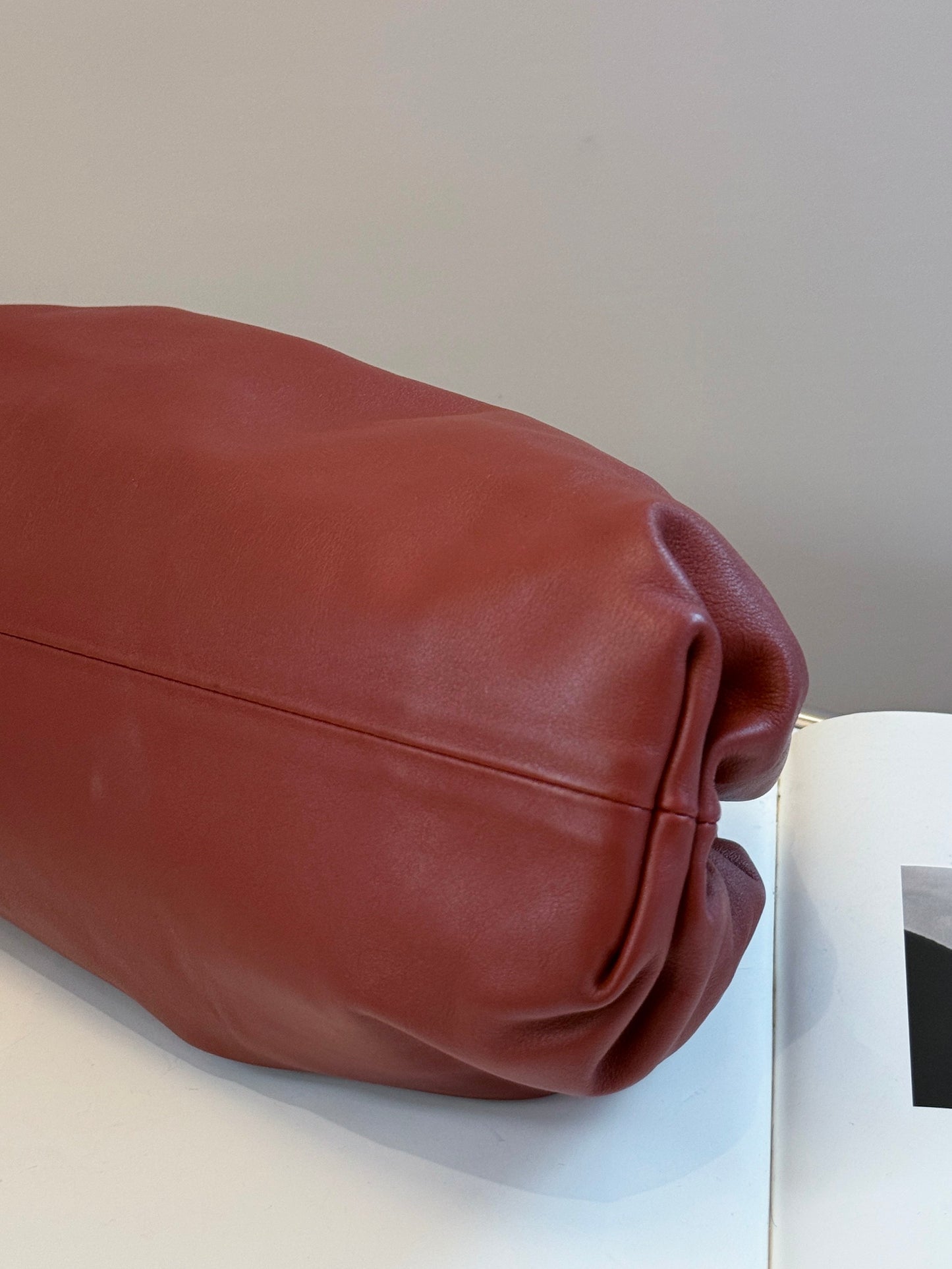 Bottega Veneta - The Pouch - Leather - Burgundy - (large)