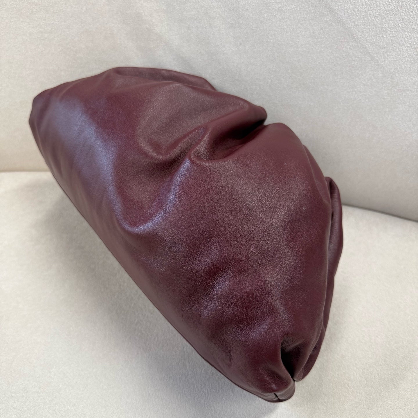 Bottega Veneta - The Pouch - Leather - Burgundy - (large)