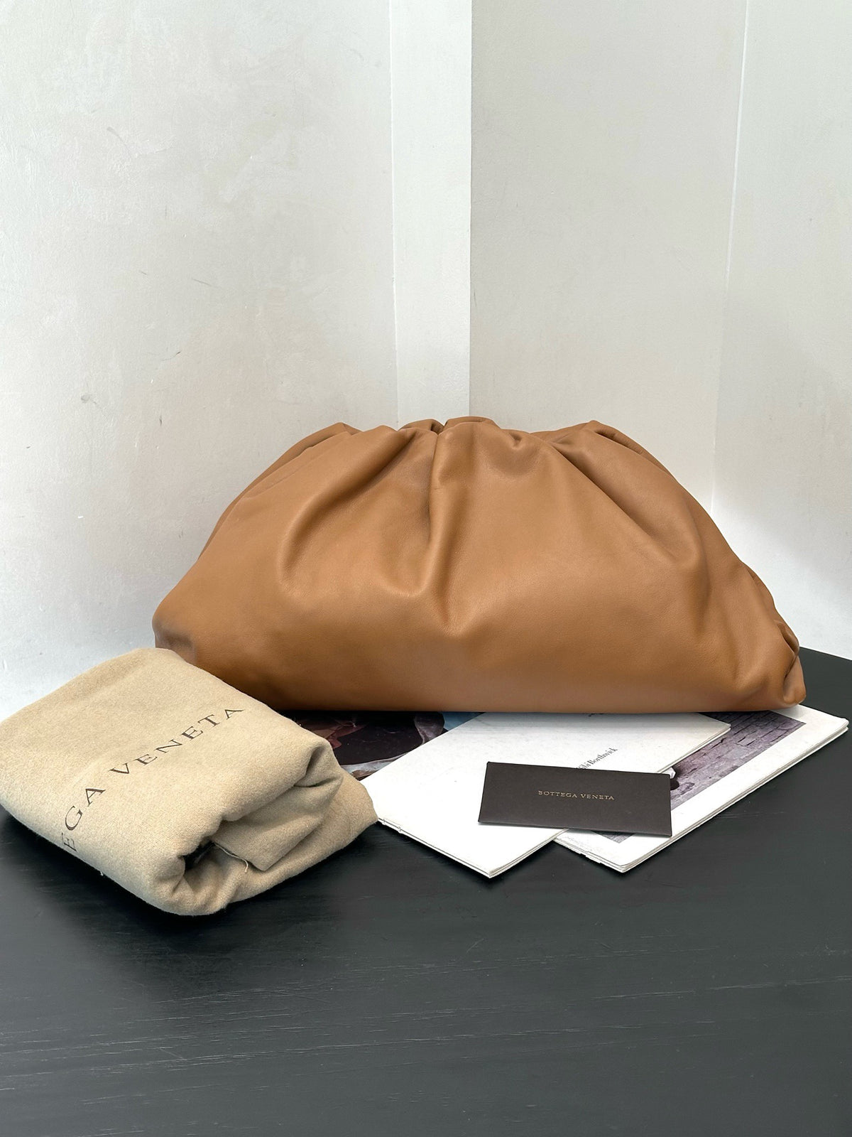 Bottega Veneta - The Pouch - Leather - Camel - (large)