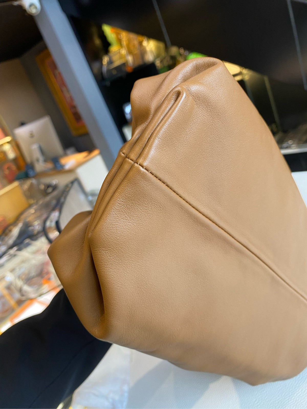 Bottega Veneta - The Pouch - Leather - Camel - (large)