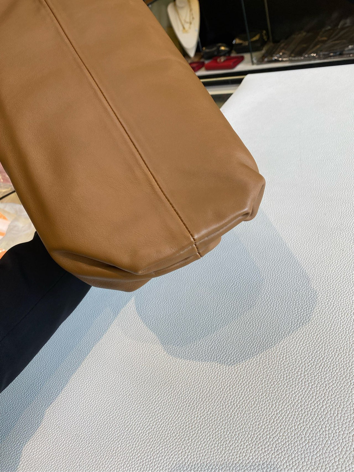 Bottega Veneta - The Pouch - Leather - Camel - (large)