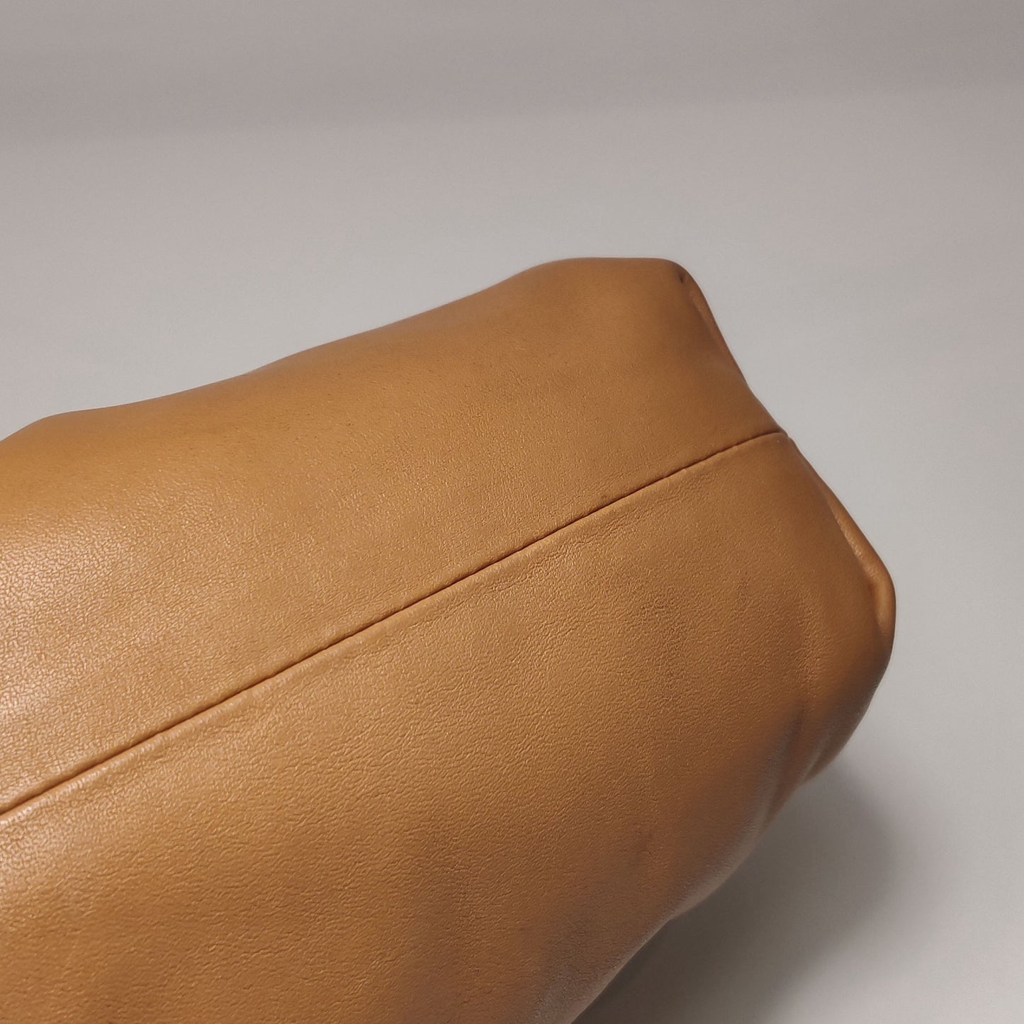 Bottega Veneta - The Pouch - Leather - Camel - (medium)
