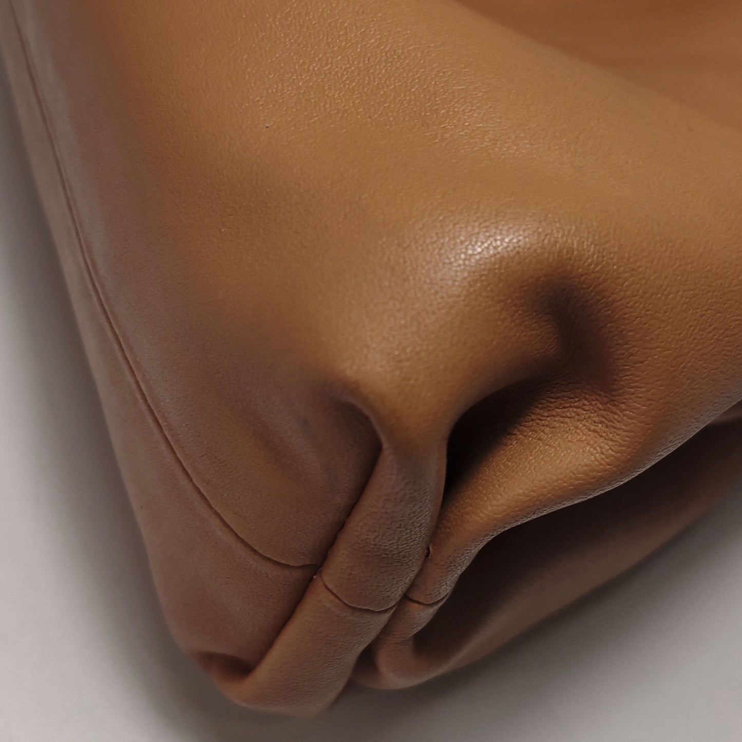 Bottega Veneta - The Pouch - Leather - Camel - (medium)