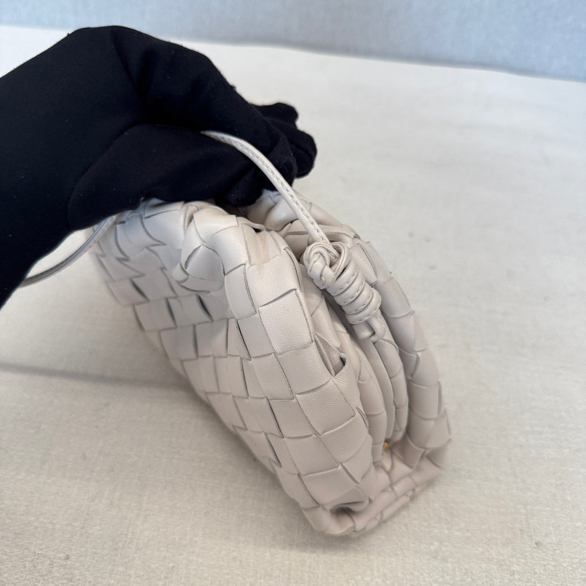 Bottega Veneta - The Pouch Mini - Leather - White - (mini)