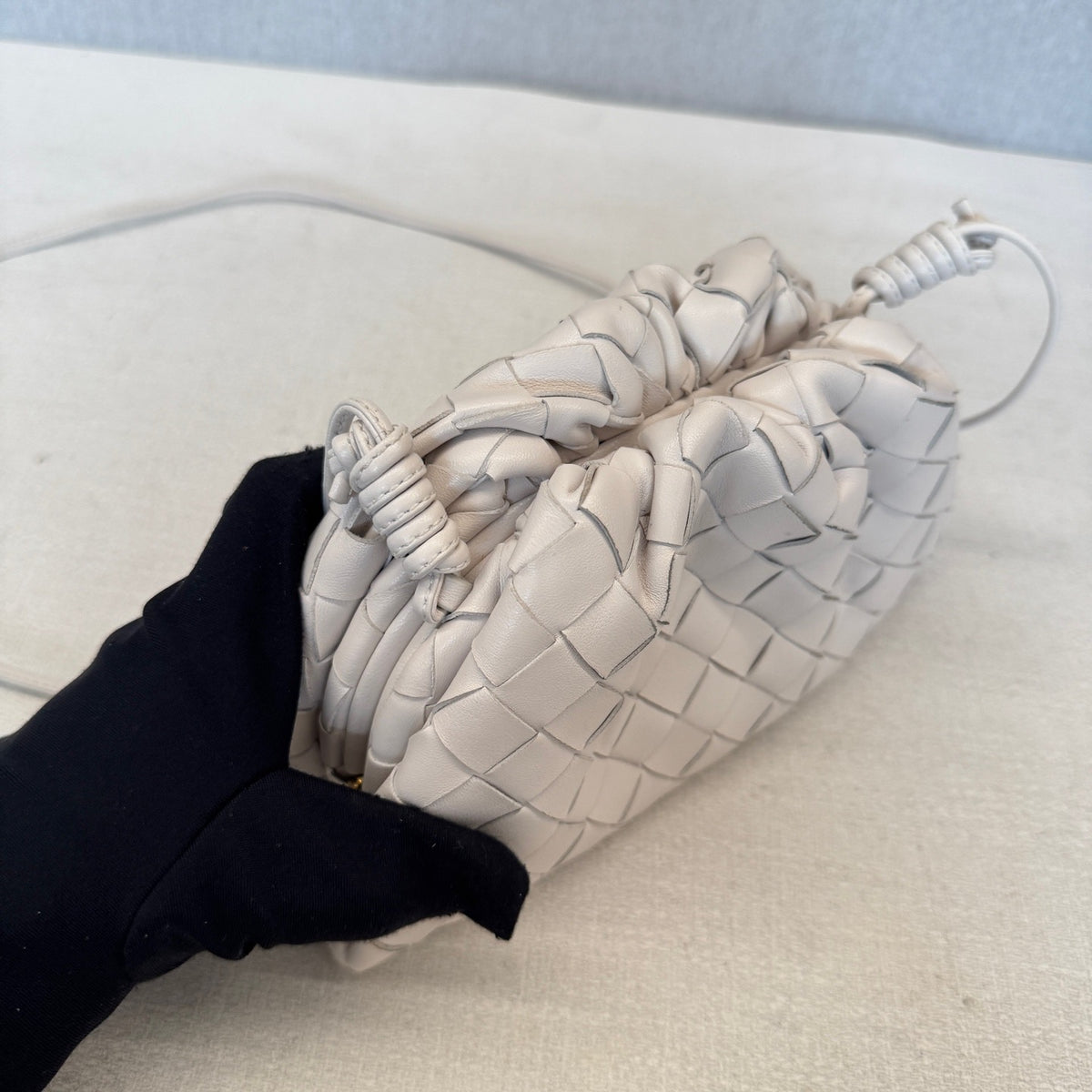 Bottega Veneta - The Pouch Mini - Leather - White - (mini)