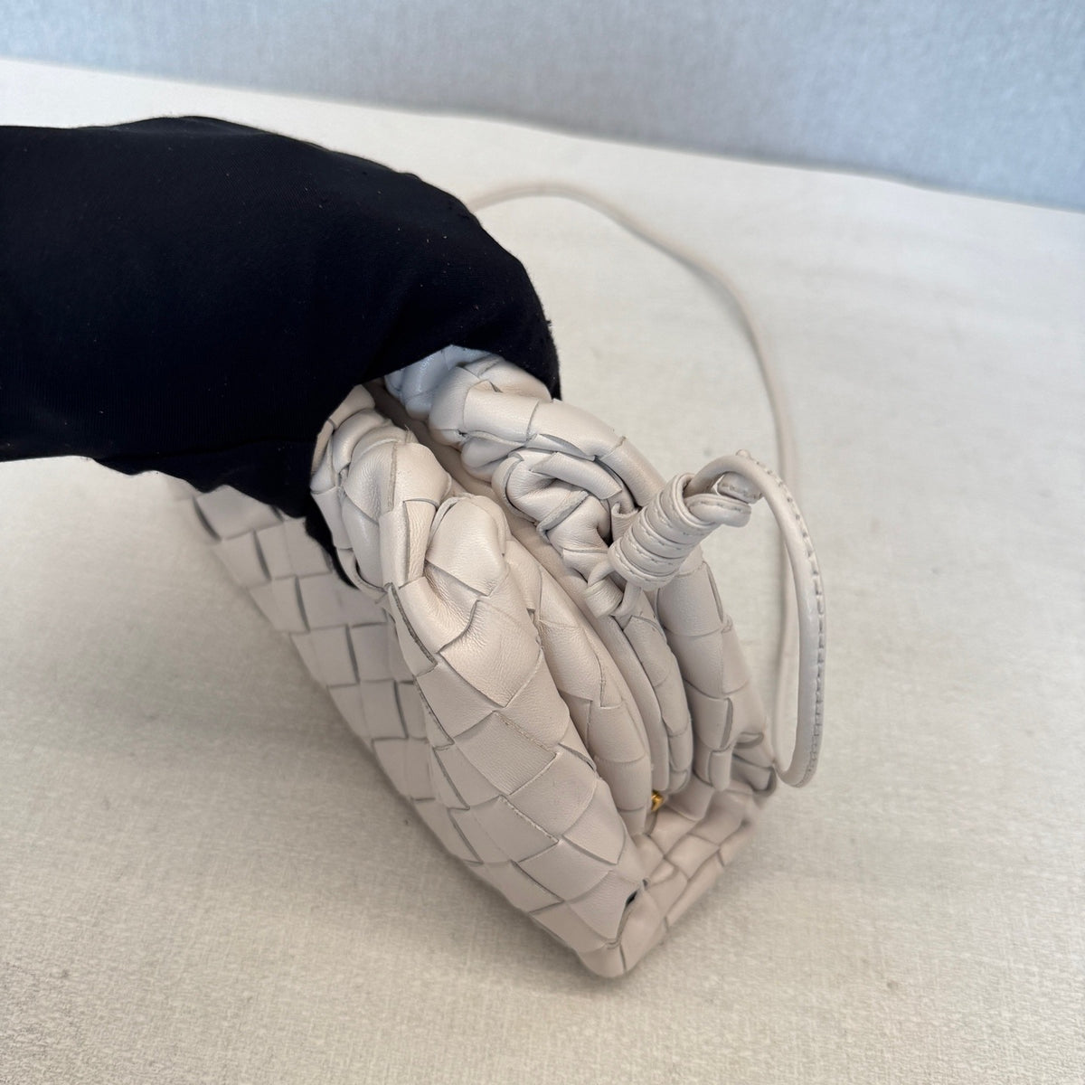 Bottega Veneta - The Pouch Mini - Leather - White - (mini)