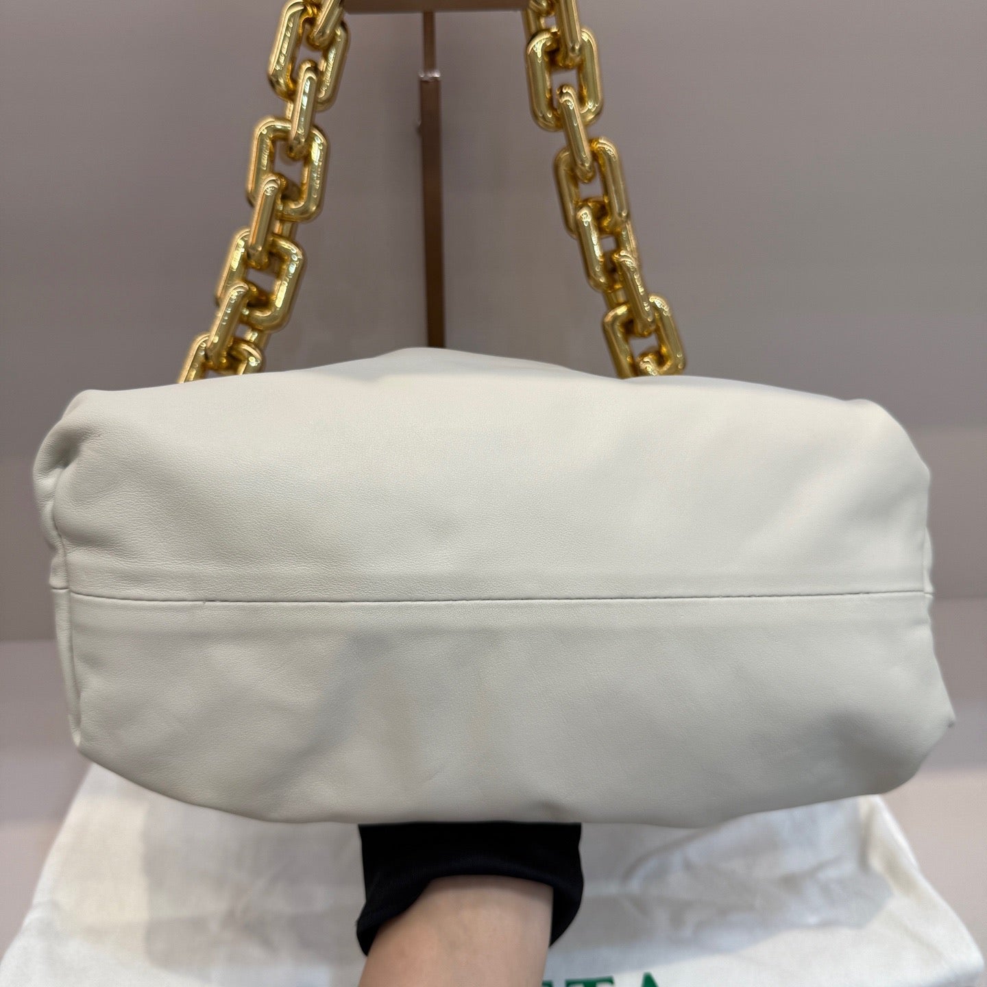 Bottega Veneta - The Pouch with Chain - Leather - White - (medium)