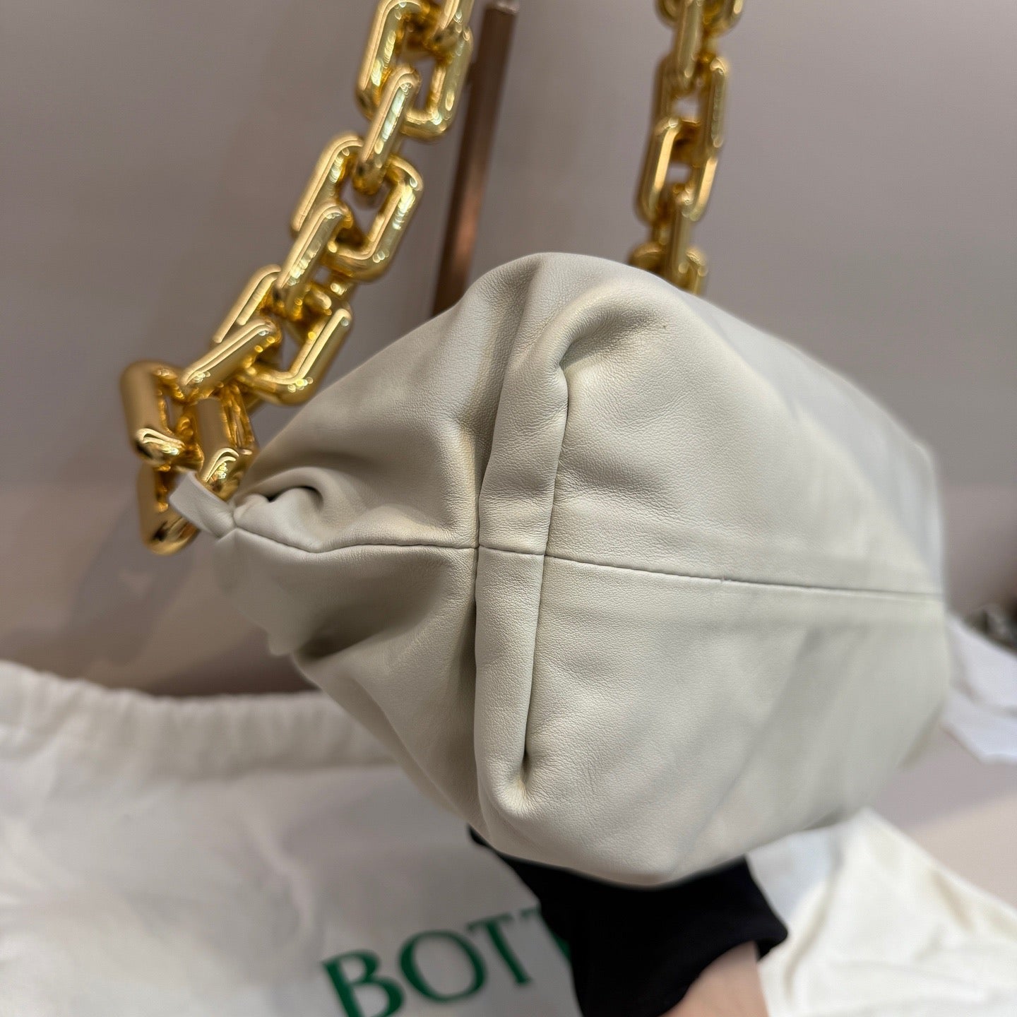 Bottega Veneta - The Pouch with Chain - Leather - White - (medium)