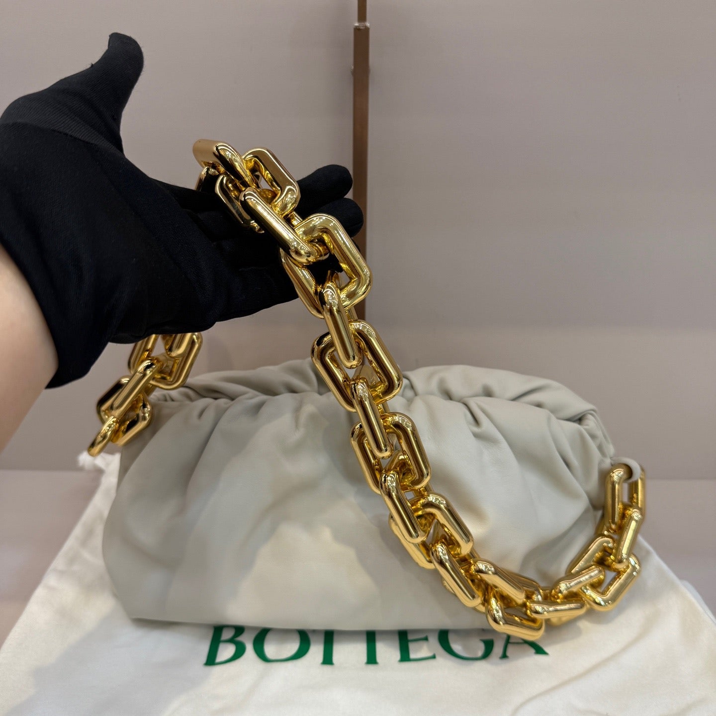Bottega Veneta - The Pouch with Chain - Leather - White - (medium)