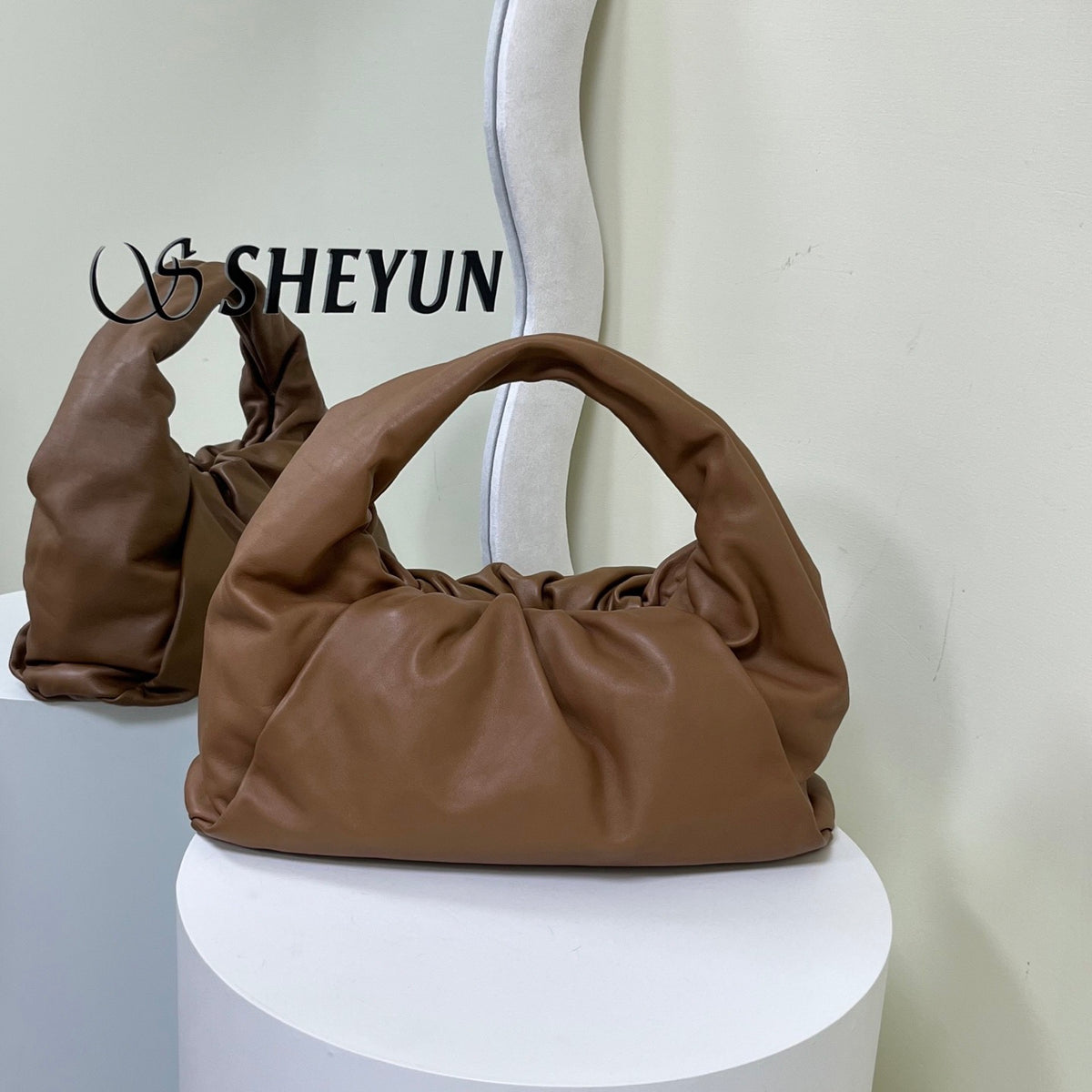 Bottega Veneta - The Shoulder Pouch - Leather - Brown