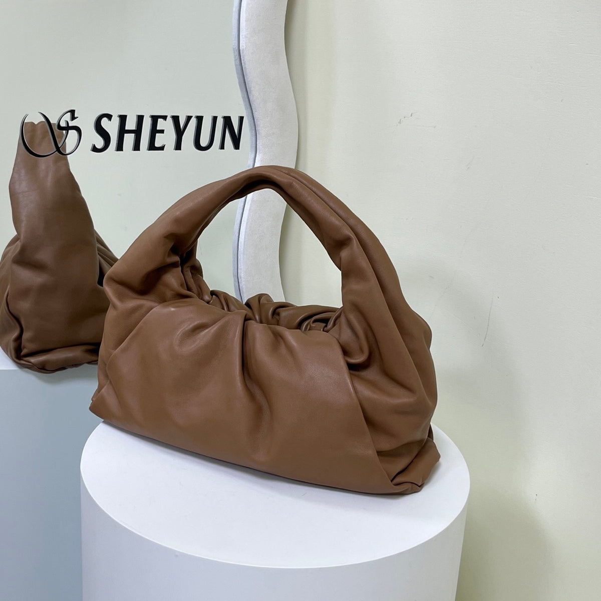 Bottega Veneta - The Shoulder Pouch - Leather - Brown
