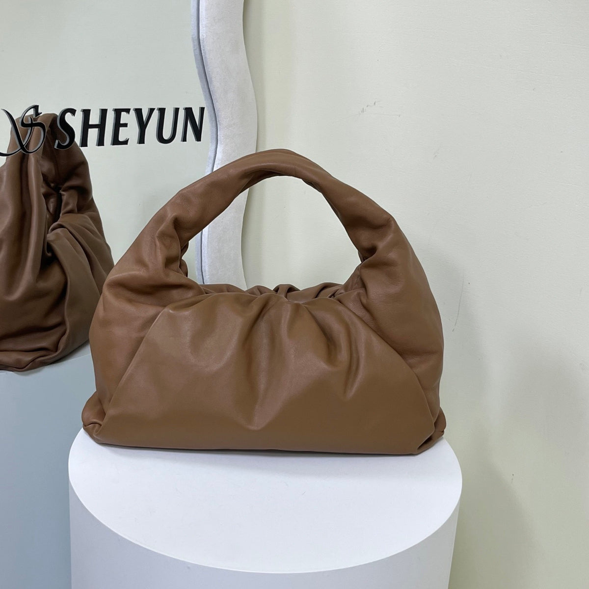 Bottega Veneta - The Shoulder Pouch - Leather - Brown