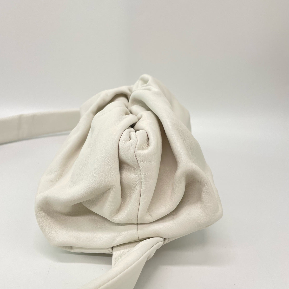 Bottega Veneta - The Shoulder Pouch - Leather - White - (medium)