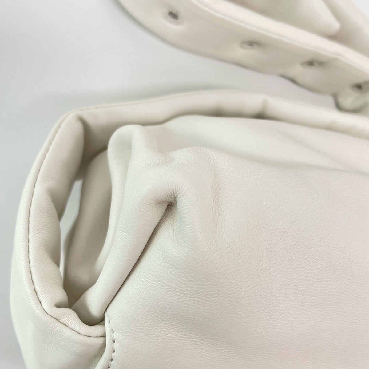 Bottega Veneta - The Shoulder Pouch - Leather - White - (medium)