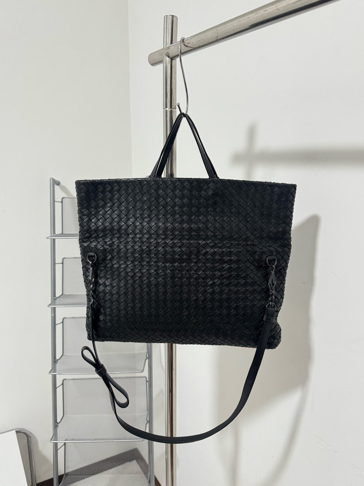 Bottega Veneta - Transformer Convertible Tote - Leather - Black - (Medium)